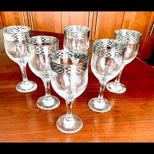Set of 6 wine / water glasses with beautiful shiny silver tone trum border